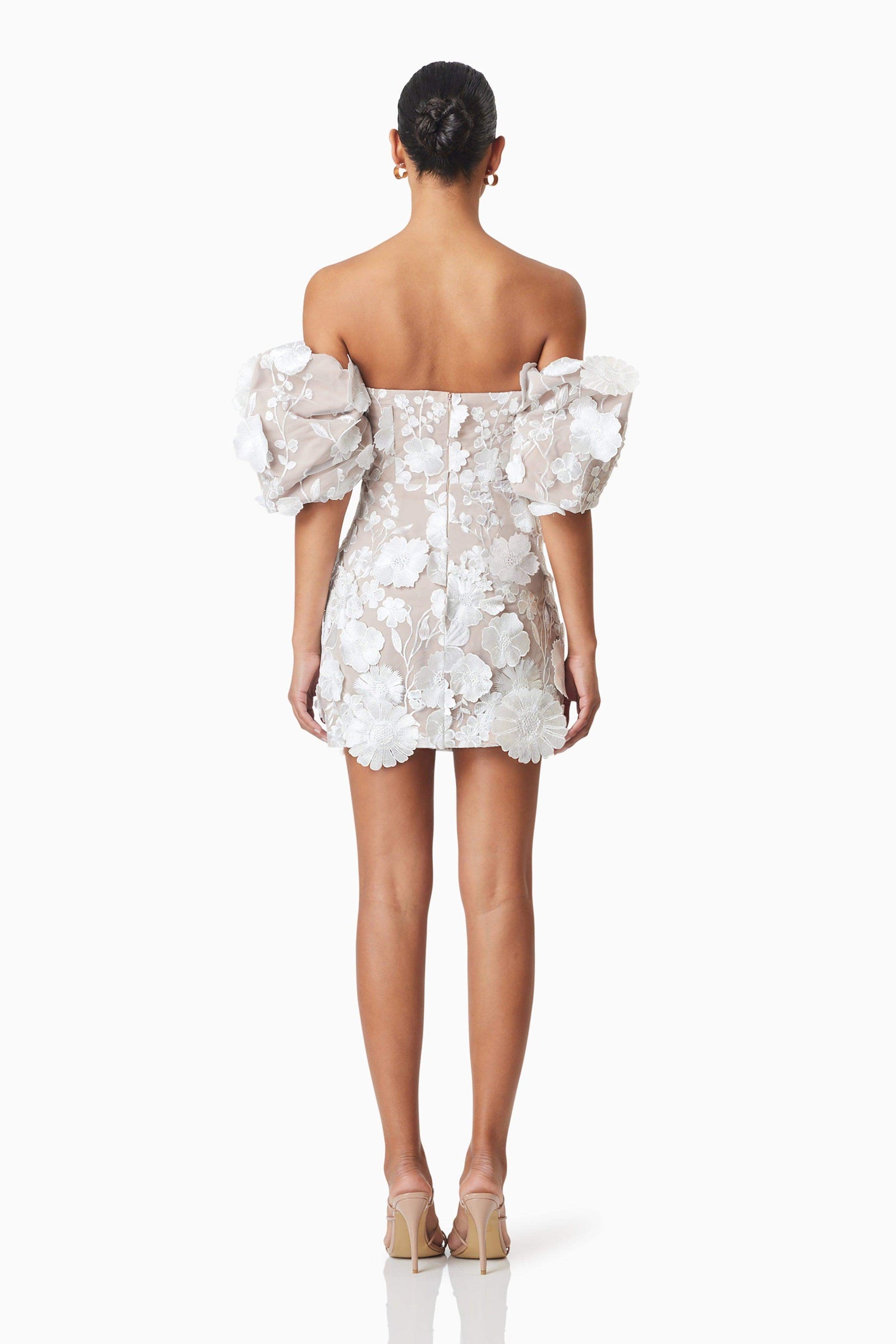 elliatt elder embellished mini dress Perry Floral Embellished Mini Dress - White - L
