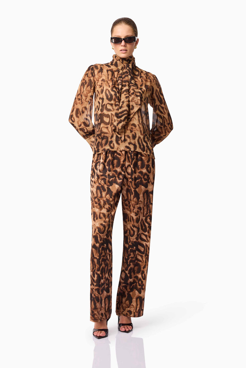 Blonde model wearing CURAAE Zali Bloudse & Pants Set in Leopard Print front pose 2