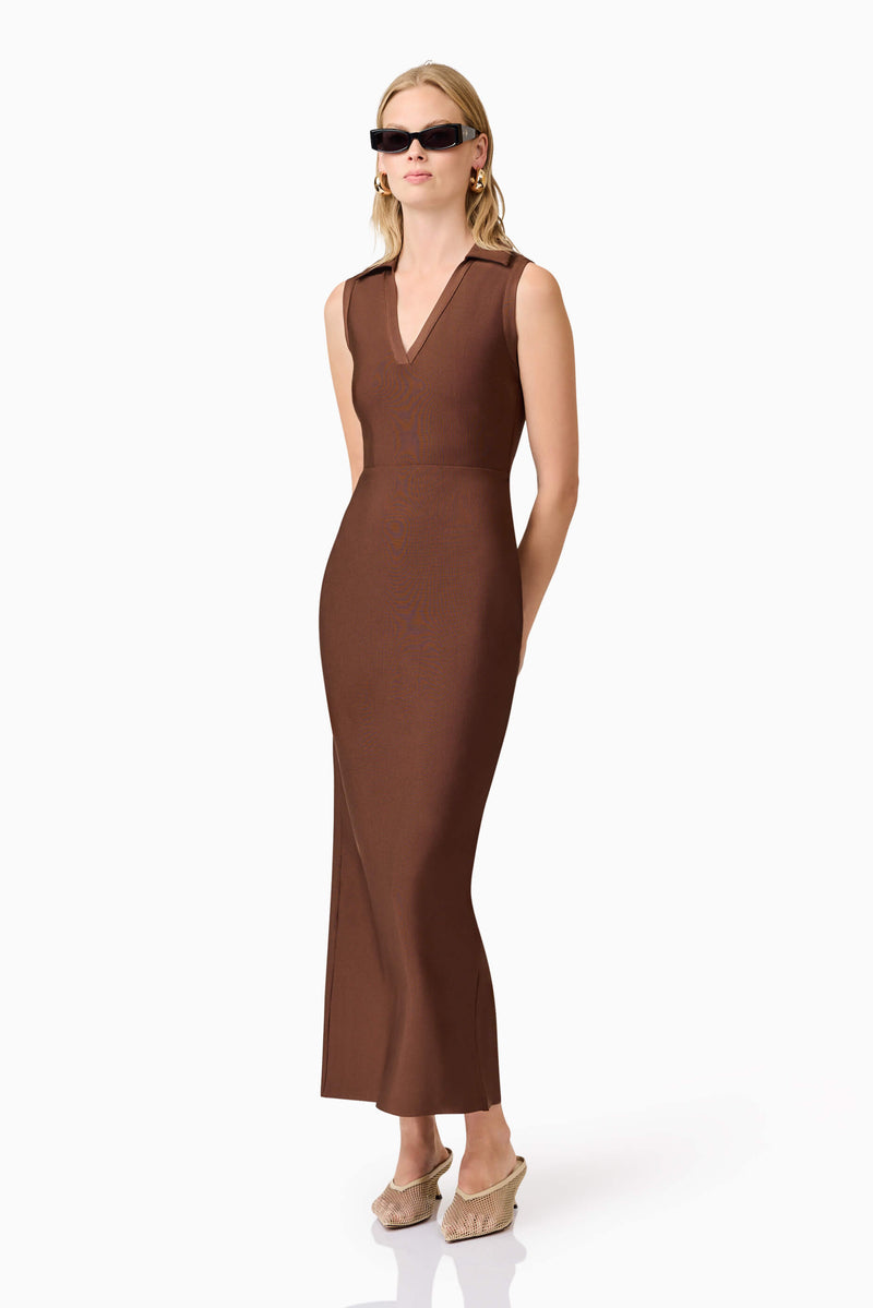 Blonde model wearing CURAAE Khloe Crepe Knit Midi Dress in Brown posed shot