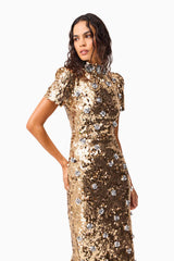 Brunette model wearing the Noelle Sequin Short Sleeve Midi Dress in Gold close up shot