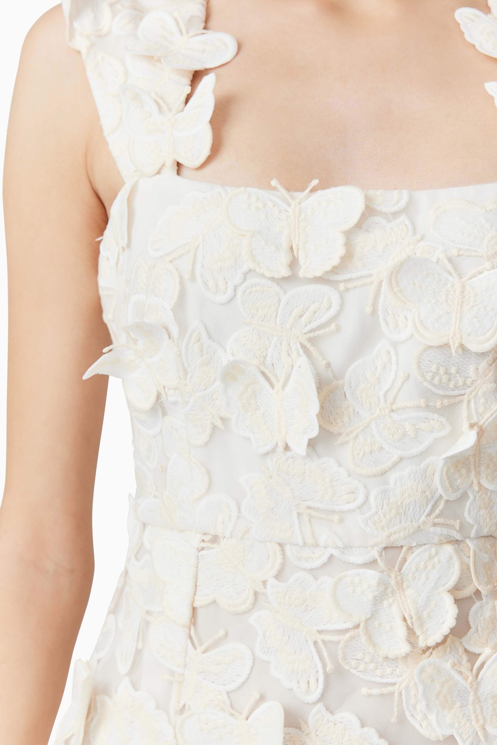 scarlett midi dress in cream elliatt NEW NWT Elliatt Scarlett Butterfly Midi Dress In Cream is available for purchase on au PAY Market - Imported Goods Online Store Co.Ltd. | au PAY Market