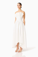 Brunette model wearing the Laurel Sleeveless Maxi Dress In White side shot 