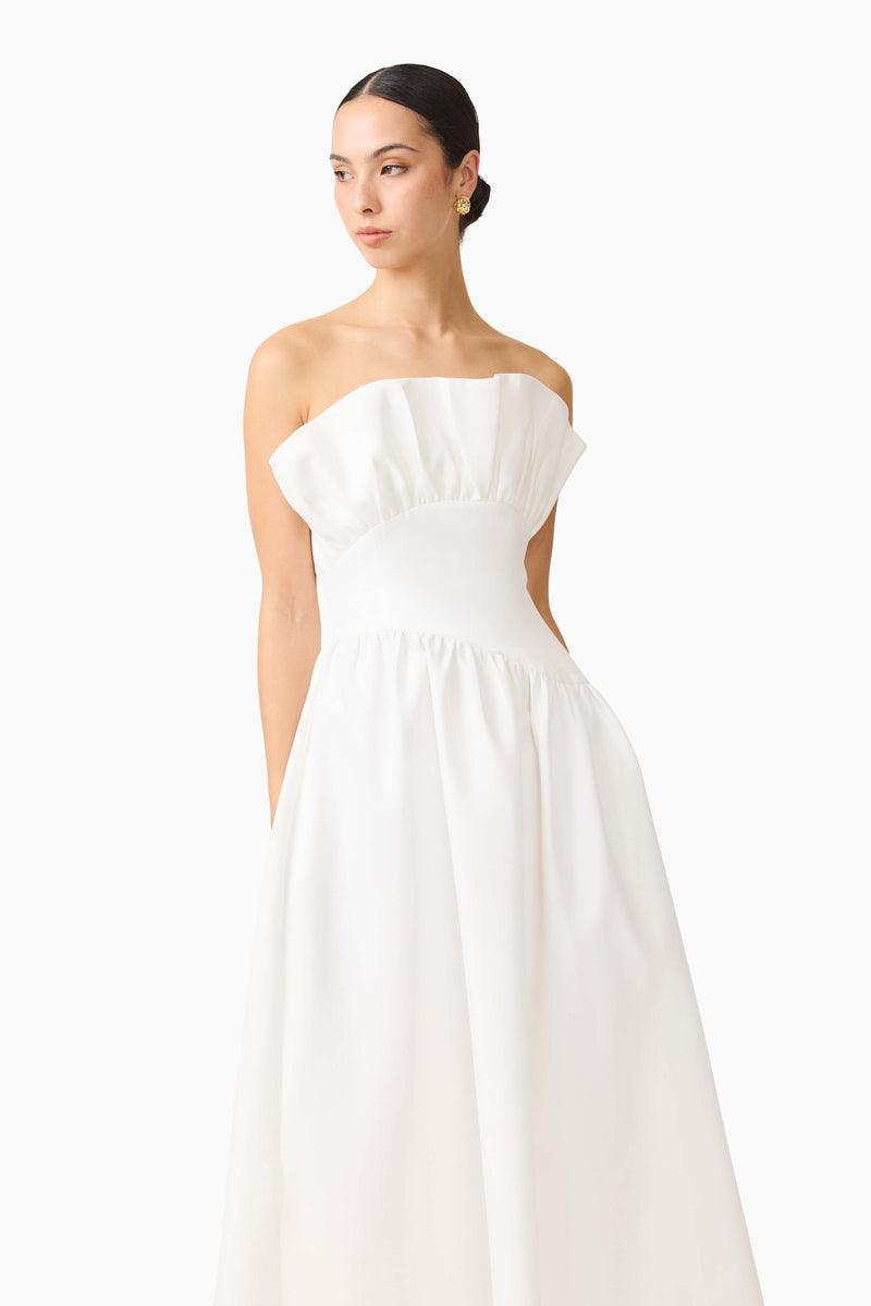 Brunette model wearing the Laurel Sleeveless Maxi Dress In White close up looking away shot 