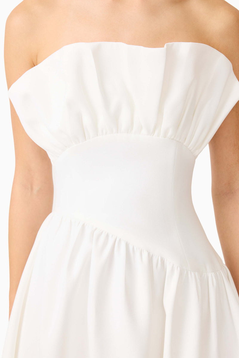 Brunette model wearing the Laurel Sleeveless Maxi Dress In White detail shot 