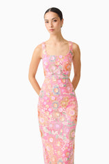 Brunette model wearing the Nathalie Colunm Midi Dress in Pink Floral close up shot