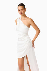 ERIELLE ASYMMETRICAL GOWN IN WHITE WITH ONE SHOULDER CLOSE UP SHOT