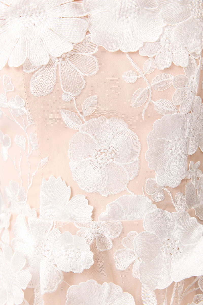 Selene Maxi Tiered 3D Dress in White Elliatt Selene Maxi Tiered 3D Dress in White Elliatt