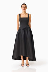 Brunette model wearing the Ruelle A-Line Maxi Dress in Black front shot