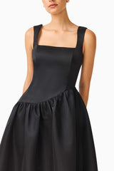 Brunette model wearing the Ruelle A-Line Maxi Dress in Black detail shot